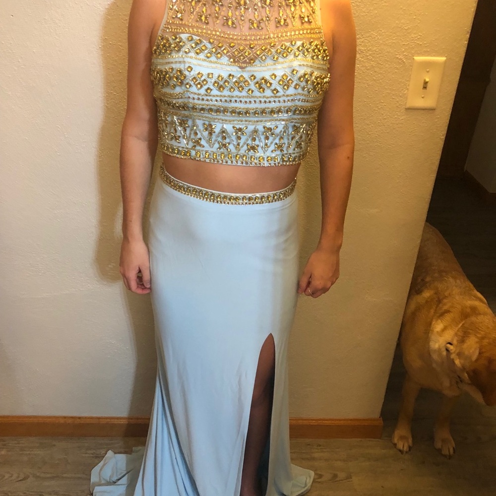 beautiful prom dress never worn